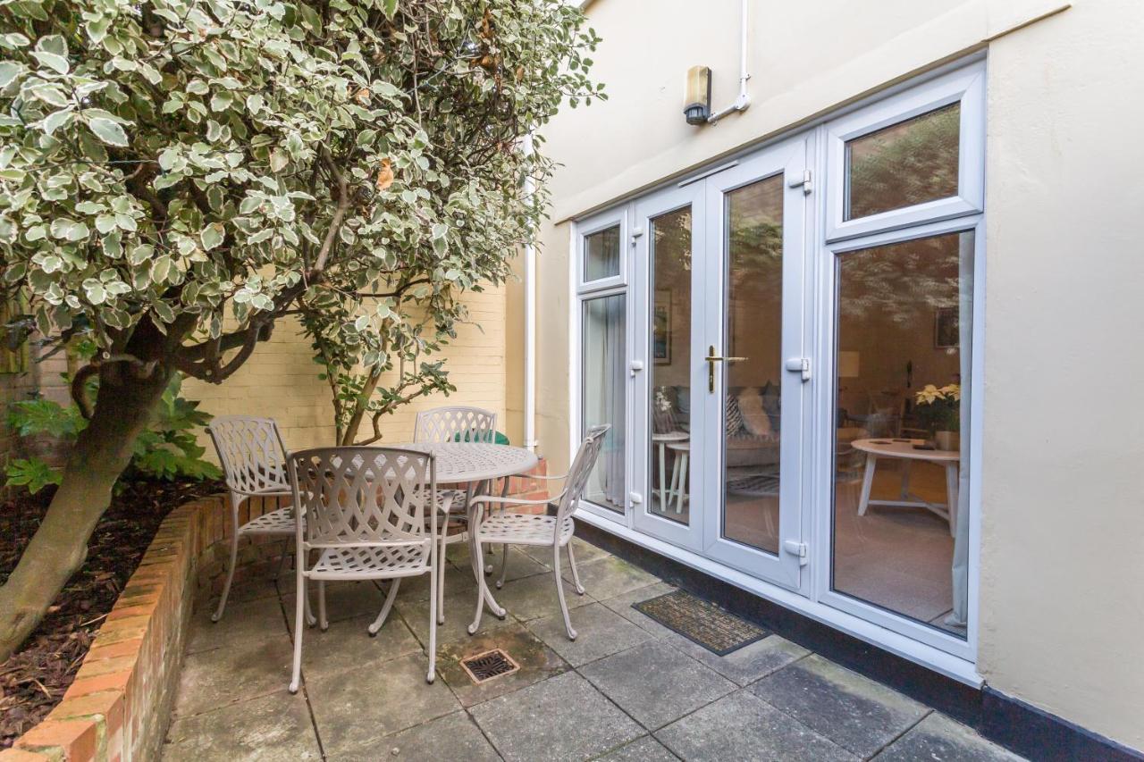 Modern Mews House With Free Parking Space, And Patio By Huluki Sussex Stays Hove Exteriér fotografie